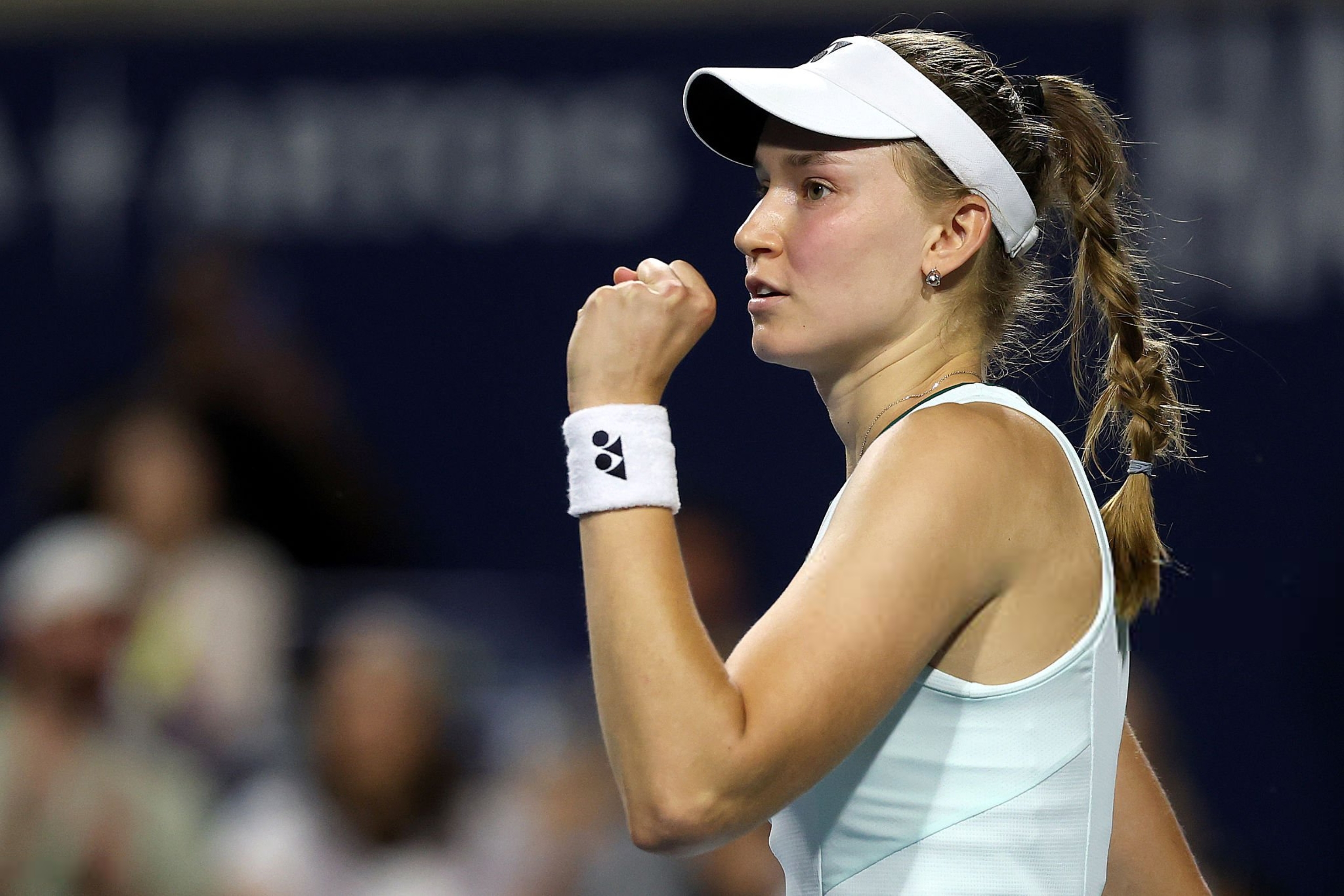 Рыбакина вышла в четвертый круг турнира WTA 1000 в Торонто